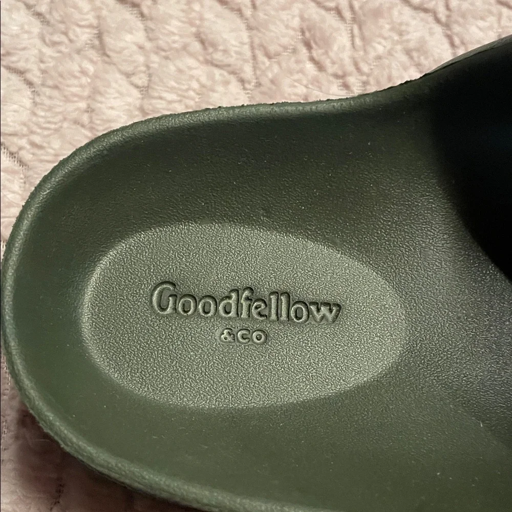 Goodfellow Men’s Two Strap Sandal - size 8